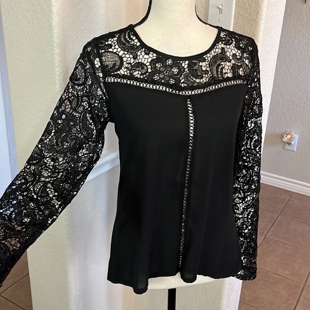 Lulumair  black with lace long sleeves top Size S